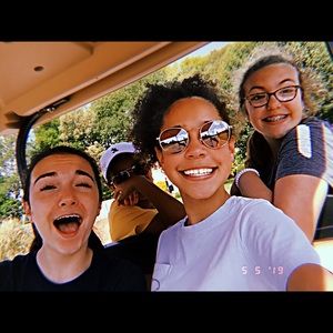 Meet your Posher, Ava